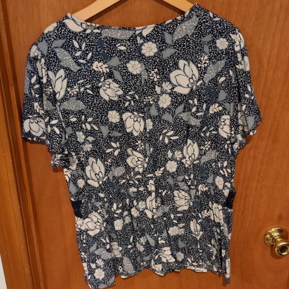Lane Bryant Illusion Collection Empire Waist Top 18 Blue White Boho Flowy Plus - Picture 7 of 12